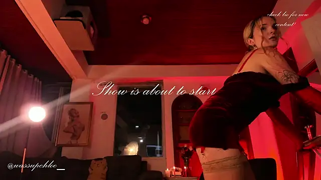 Snapshot of misschloe__ chatting on 02/14/25, 11:53 misschloe online show from 02/14/25, 11:53