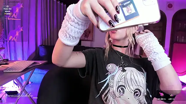 misschloe   online show from 02/25/25, 12:25