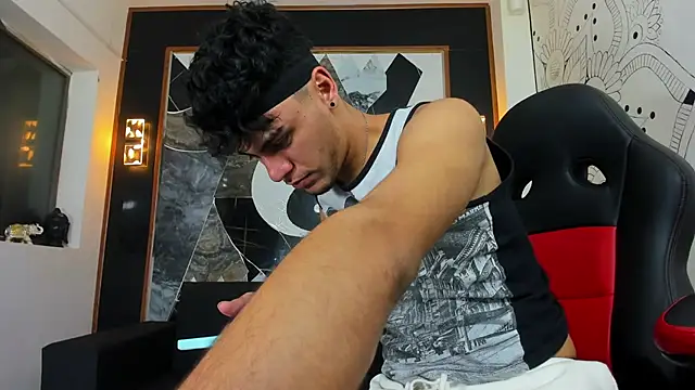 liam genner  online show from 03/10/25, 08:01