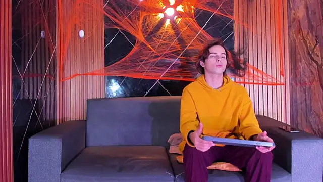 liam genner  online show from 10/26/25, 08:15