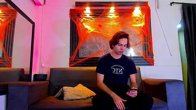 Snapshot of liam_genner_ chatting on 10/30/25, 07:58 liam genner online show from 10/30/25, 07:58