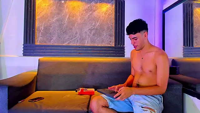 Snapshot of liam_genner_ chatting on 11/20/25, 09:03 liam genner online show from 11/20/25, 09:03