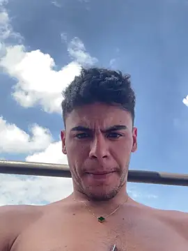 Snapshot of liam_genner_ chatting on 12/21/25, 05:53 liam genner online show from 12/21/25, 05:53