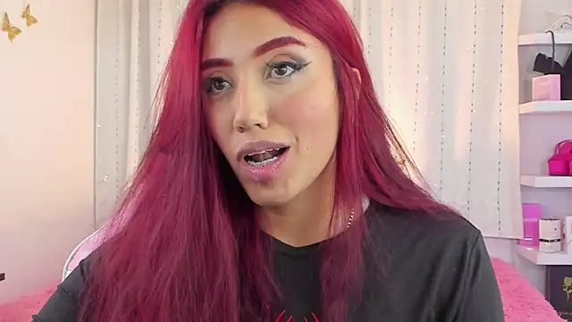 Snapshot of veronicaxx69 chatting on 11/25/25, 03:06 veronicaxx69 online show from 11/25/25, 03:06