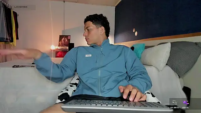 Curlblue online show from 04/18/26, 04:27