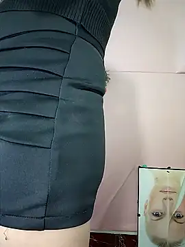 Snapshot of zizi_public chatting on 02/06/25, 02:33 zizi public online show from 02/06/25, 02:33