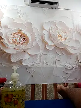 Snapshot of zizi_public chatting on 11/20/25, 01:06 zizi public online show from 11/20/25, 01:06