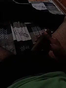 Snapshot of Pussy_lover_33 chatting on 10/23/25, 12:48 Pussy lover 33 online show from 10/23/25, 12:48