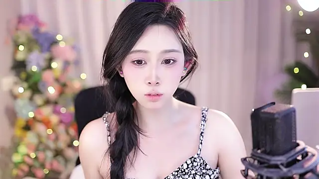 Snapshot of SleepArtist chatting on 02/16/25, 04:10 SleepArtist online show from 02/16/25, 04:10