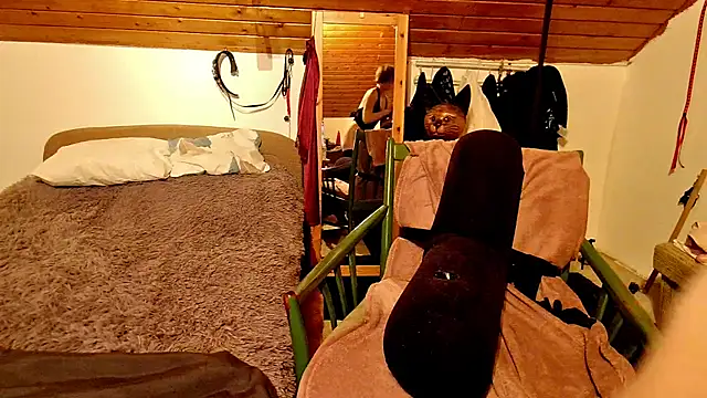 Snapshot of Hot_Colettte chatting on 02/23/25, 05:56 Hot Colettte online show from 02/23/25, 05:56