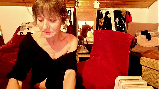 Snapshot of Hot_Colettte chatting on 11/24/25, 09:58 Hot Colettte online show from 11/24/25, 09:58