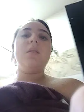 LunaGil1 online show from 01/07/25, 04:16