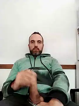 Snapshot of leon3875 chatting on 12/05/24, 03:28 leon3875 online show from 12/05/24, 03:28