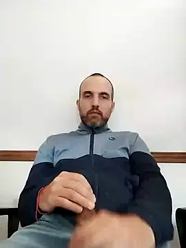 Snapshot of leon3875 chatting on 12/18/24, 03:33 leon3875 online show from 12/18/24, 03:33