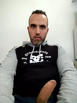 Snapshot of leon3875 chatting on 09/09/25, 03:22 leon3875 online show from 09/09/25, 03:22