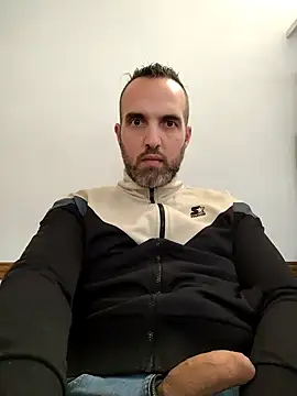 Snapshot of leon3875 chatting on 09/15/25, 03:34 leon3875 online show from 09/15/25, 03:34