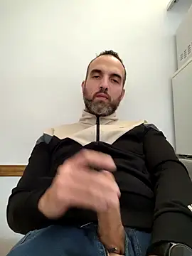 Snapshot of leon3875 chatting on 09/26/25, 03:05 leon3875 online show from 09/26/25, 03:05