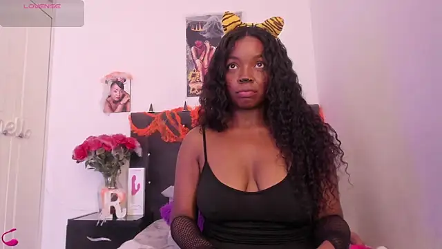 Reina Love2 online show from 10/12/25, 03:11