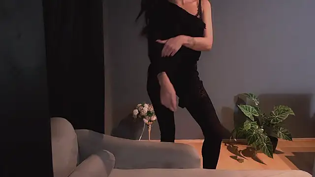 Snapshot of Saintrebella chatting on 10/30/25, 11:33 Saintrebella online show from 10/30/25, 11:33