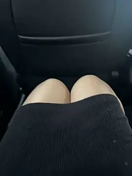 Snapshot of May-Squirt chatting on 12/17/25, 09:04 May-Squirt online show from 12/17/25, 09:04