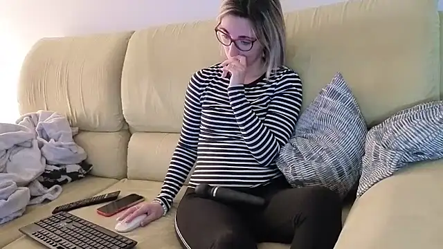 sexy blondie92 online show from 03/18/26, 10:02