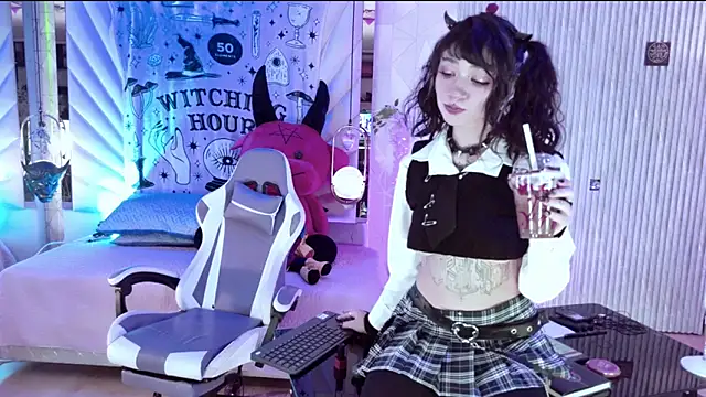 Snapshot of zephirahabney chatting on 11/06/25, 03:02 zephirahabney online show from 11/06/25, 03:02