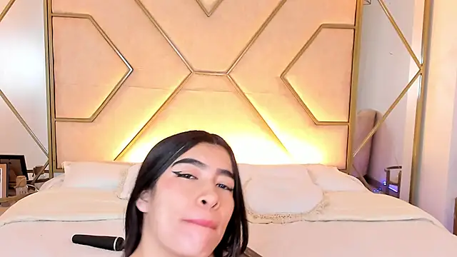 siara and zoe online show from 11/30/25, 04:22