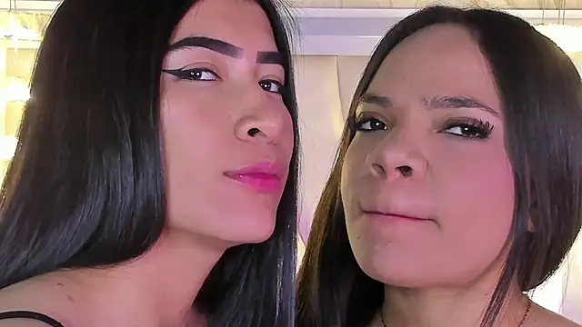 siara and zoe online show from 07/21/26, 11:18