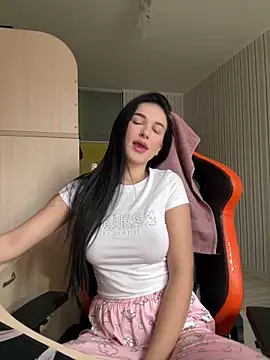 Julietta a online show from 12/16/25, 07:57