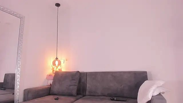 Isabella francoo online show from 10/06/25, 12:13