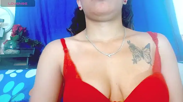 Snapshot of Eva_Hoot chatting on 04/27/26, 02:26 Eva Hoot online show from 04/27/26, 02:26