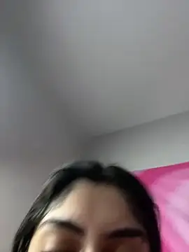 Snapshot of ThickerThanYoBitch chatting on 01/19/25, 08:29 ThickerThanYoBitch online show from 01/19/25, 08:29