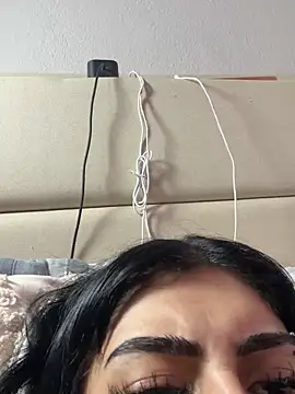 Snapshot of ThickerThanYoBitch chatting on 09/20/25, 01:34 ThickerThanYoBitch online show from 09/20/25, 01:34