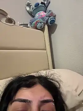 Snapshot of ThickerThanYoBitch chatting on 11/14/25, 07:01 ThickerThanYoBitch online show from 11/14/25, 07:01