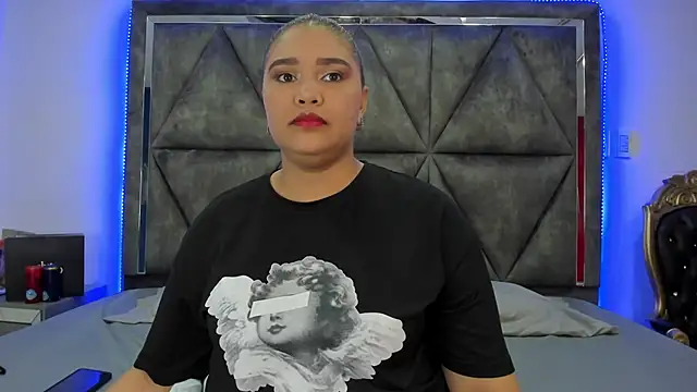 Snapshot of Danielaandximena chatting on 12/23/24, 02:56 Danielaandximena online show from 12/23/24, 02:56