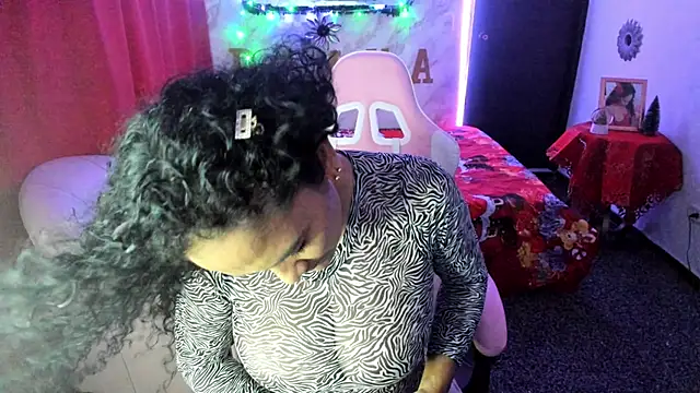 Snapshot of rayza_mature_154 chatting on 12/19/24, 10:53 rayza mature 154 online show from 12/19/24, 10:53