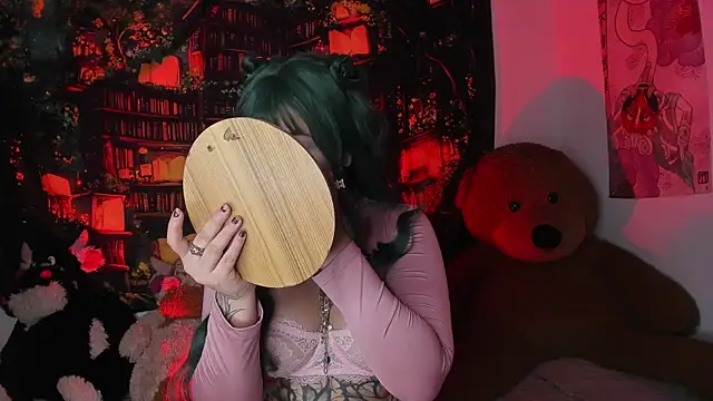 Snapshot of Elena-Rosse chatting on 11/20/25, 10:31 Elena-Rosse online show from 11/20/25, 10:31