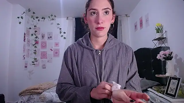 IsaBaileys  online show from 05/06/26, 02:51