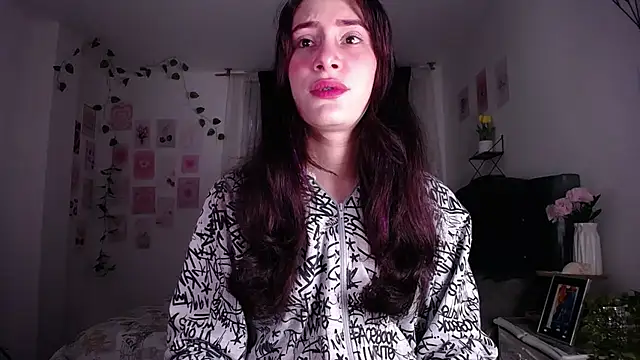 IsaBaileys  online show from 05/14/26, 10:27