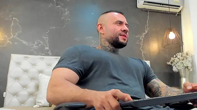 BruceDallas online show from 12/02/24, 12:09