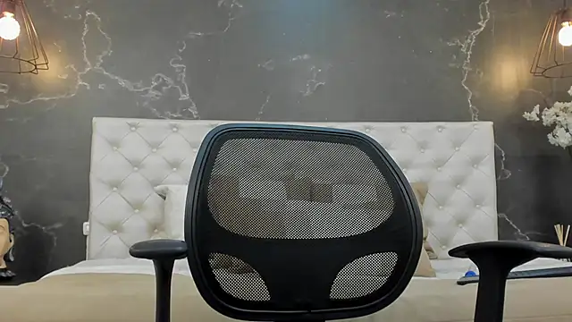 BruceDallas online show from 01/30/25, 03:22