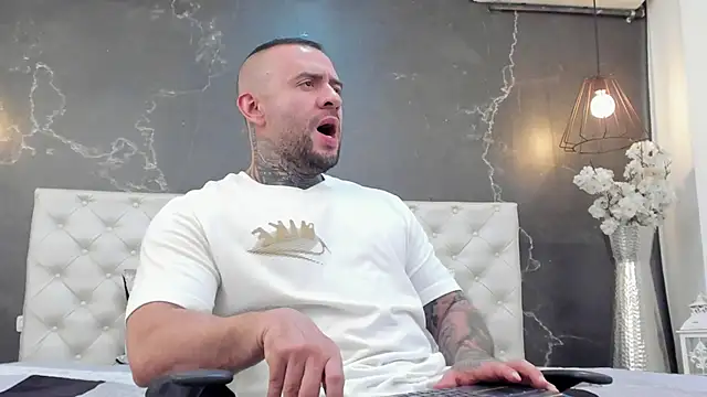 BruceDallas online show from 03/21/25, 02:28