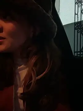 Snapshot of emily_amaya chatting on 12/21/24, 03:47 emily amaya online show from 12/21/24, 03:47