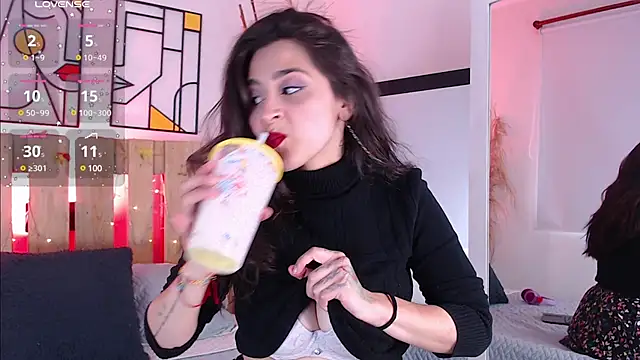 Snapshot of emily_amaya chatting on 03/13/25, 08:43 emily amaya online show from 03/13/25, 08:43