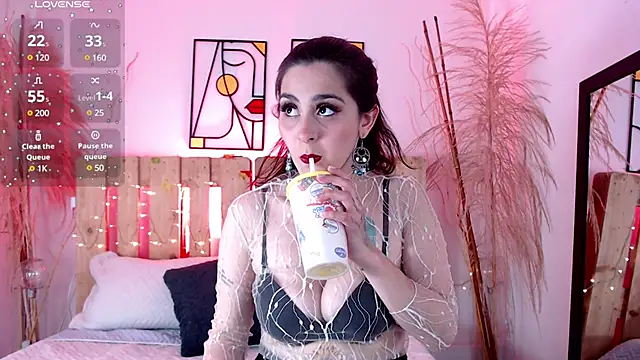 Snapshot of emily_amaya chatting on 03/21/25, 08:29 emily amaya online show from 03/21/25, 08:29