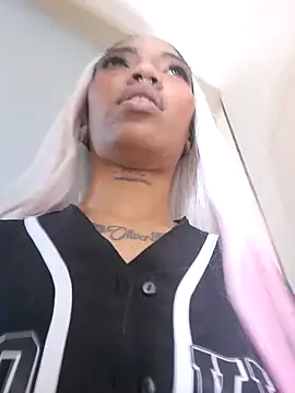 Snapshot of Honey-420- chatting on 03/23/25, 01:09 Honey-420- online show from 03/23/25, 01:09