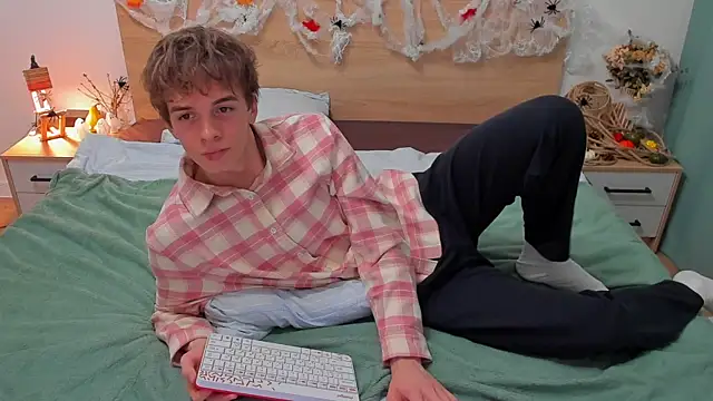 Fandi 777 online show from 10/22/25, 07:41