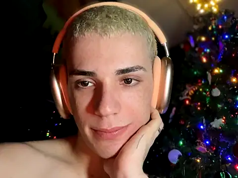 Cristian Delgado online show from 12/04/25, 05:39