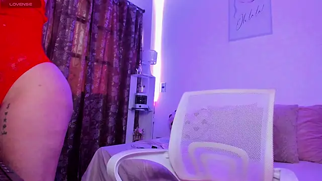 Snapshot of isabela-duran chatting on 02/28/25, 10:06 isabela-duran online show from 02/28/25, 10:06