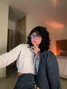 Lianh Benett online show from 01/26/25, 01:41